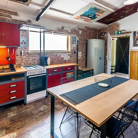 아파트 Industrial Style House Eni, With Parking, Bbq, Ac In Marcana, Marčana