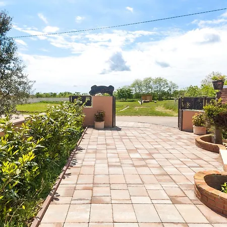 Industrial Style House Eni, With Parking, Bbq, Ac In Marcana,