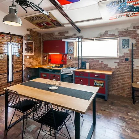Appartement Industrial Style House Eni, With Parking, Bbq, Ac In Marcana, Marčana