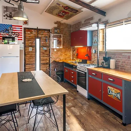 Appartement Industrial Style House Eni, With Parking, Bbq, Ac In Marcana,
