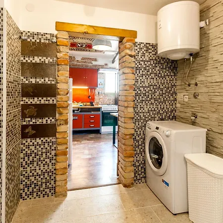 Industrial Style House Eni, With Parking, Bbq, Ac In Marcana,