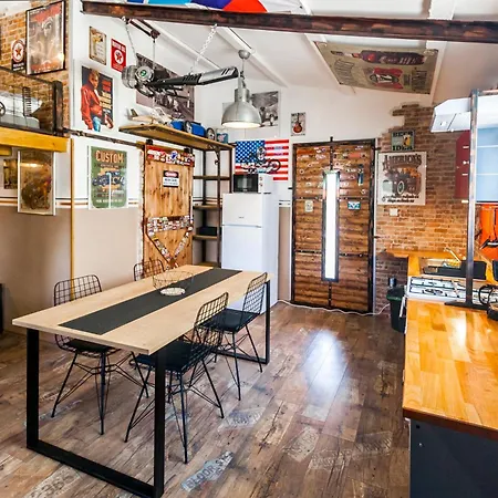 Industrial Style House Eni, With Parking, Bbq, Ac In Marcana, Marčana