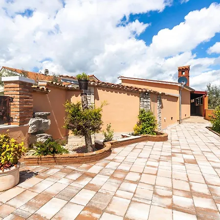 Industrial Style House Eni, With Parking, Bbq, Ac In Marcana,