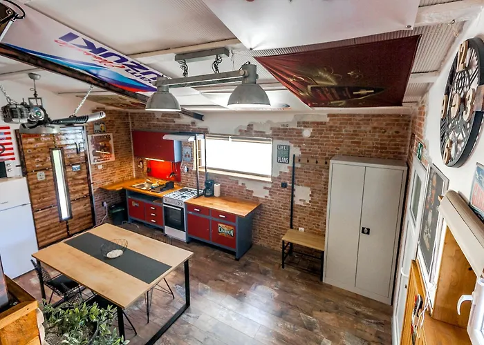 Industrial Style House Eni, With Parking, Bbq, Ac In Marcana,