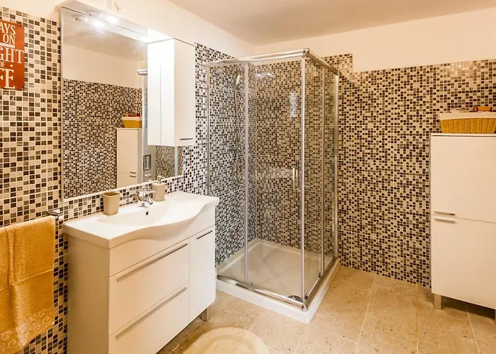 Industrial Style House Eni, With Parking, Bbq, Ac In Marcana, Marčana