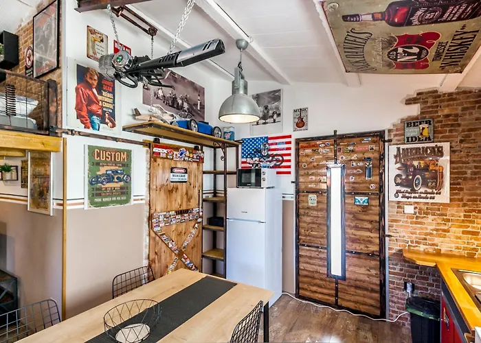 Industrial Style House Eni, With Parking, Bbq, Ac In Marcana,