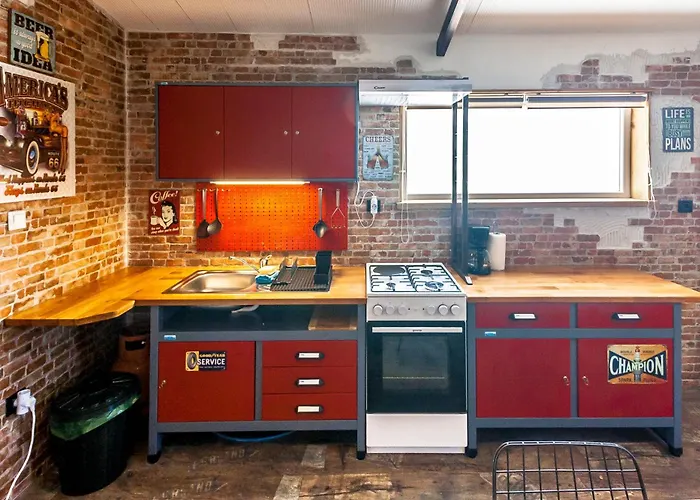 Industrial Style House Eni, With Parking, Bbq, Ac In Marcana, Marčana