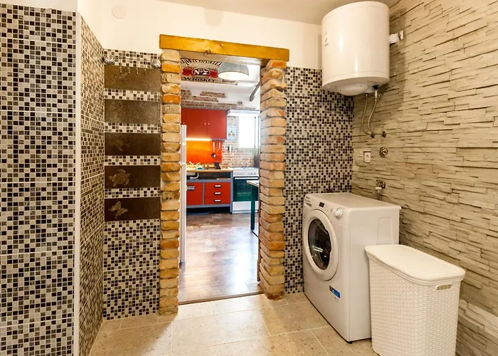 Industrial Style House Eni, With Parking, Bbq, Ac In Marcana,