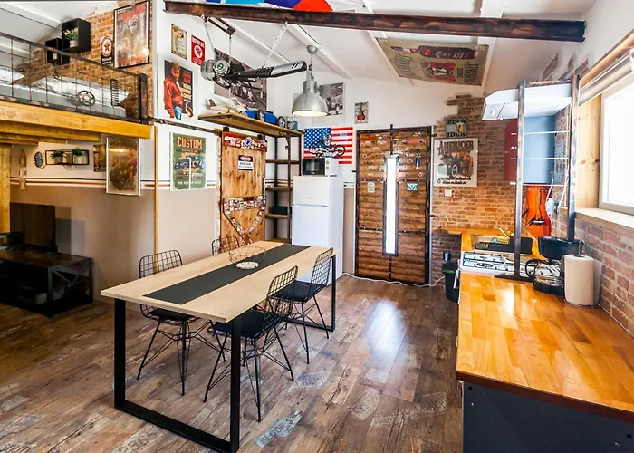 Industrial Style House Eni, With Parking, Bbq, Ac In Marcana, Marčana