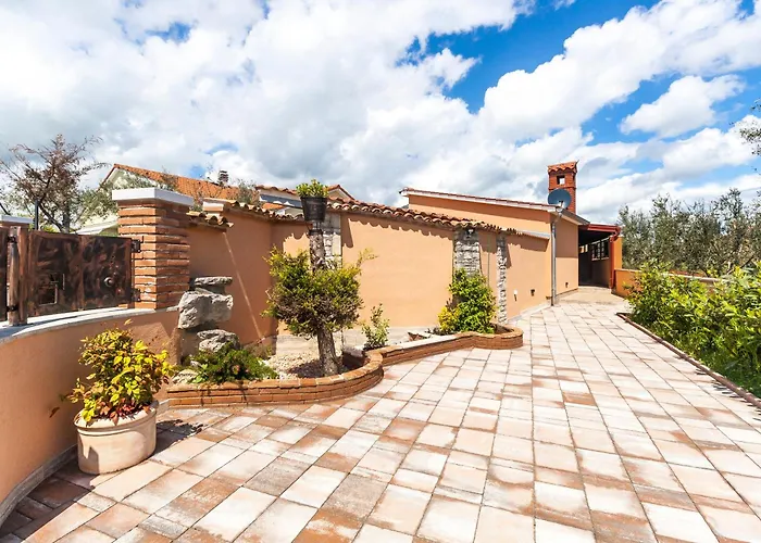 Industrial Style House Eni, With Parking, Bbq, Ac In Marcana,