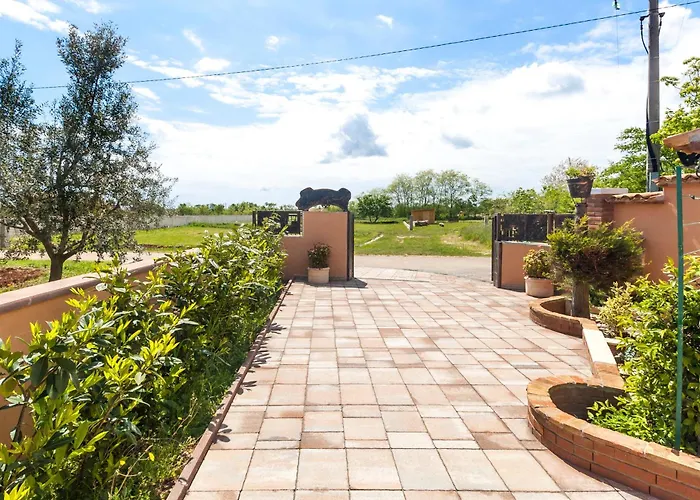 Industrial Style House Eni, With Parking, Bbq, Ac In Marcana,